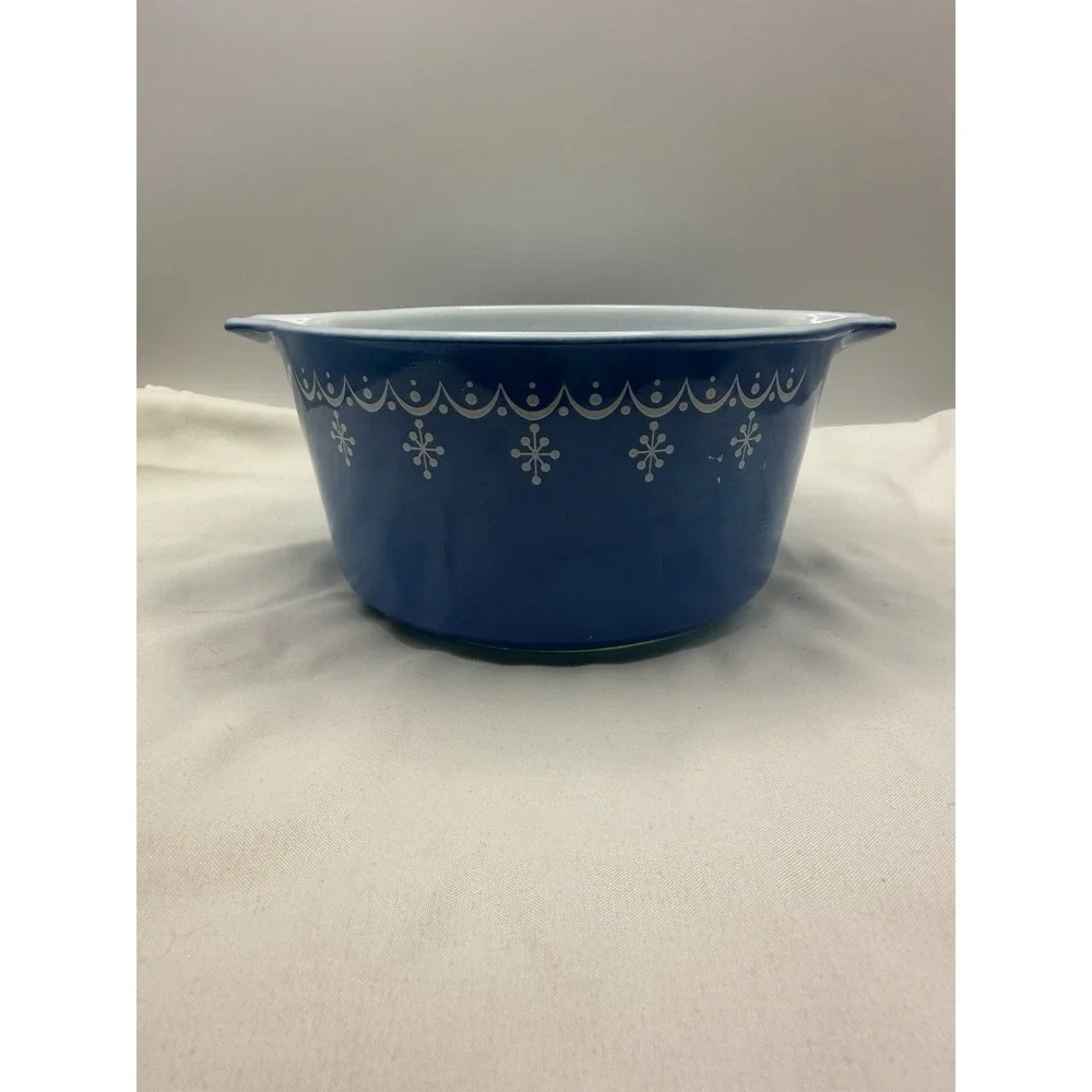Pyrex #473, 1-Quart Casserole Baking Dish No Lid  Snowflake Garland